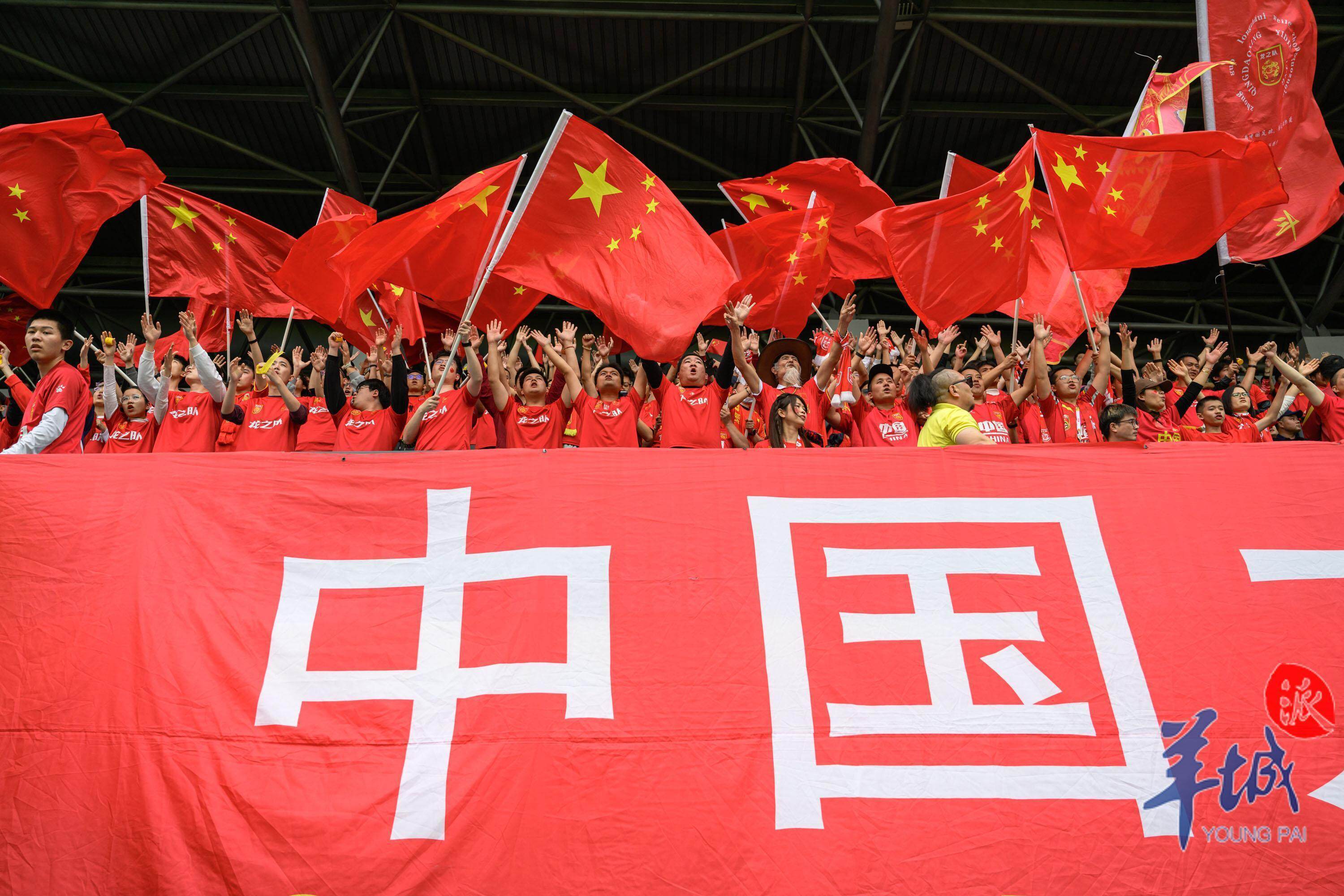 关于中国队在亚洲杯赛场上实现胜利继续前行的信息